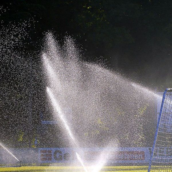 Wässerung einer Sportplatzfläche